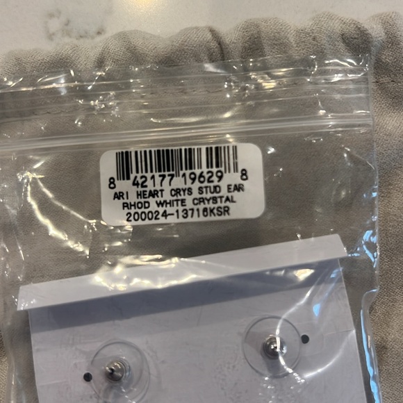 NWT Kendra Scott Heart Crystal Stud Earrings - Picture 6 of 6